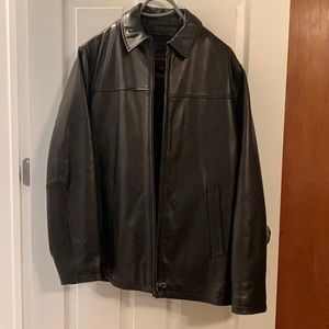 Men’s leather jacket with Thinsulate removable lining.